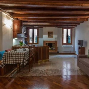Apartment Calle Del Forno, Venedig